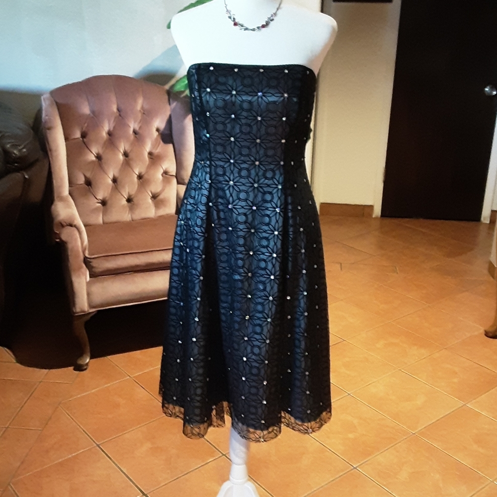 ADRIANNA PAPELL Black Lace dress